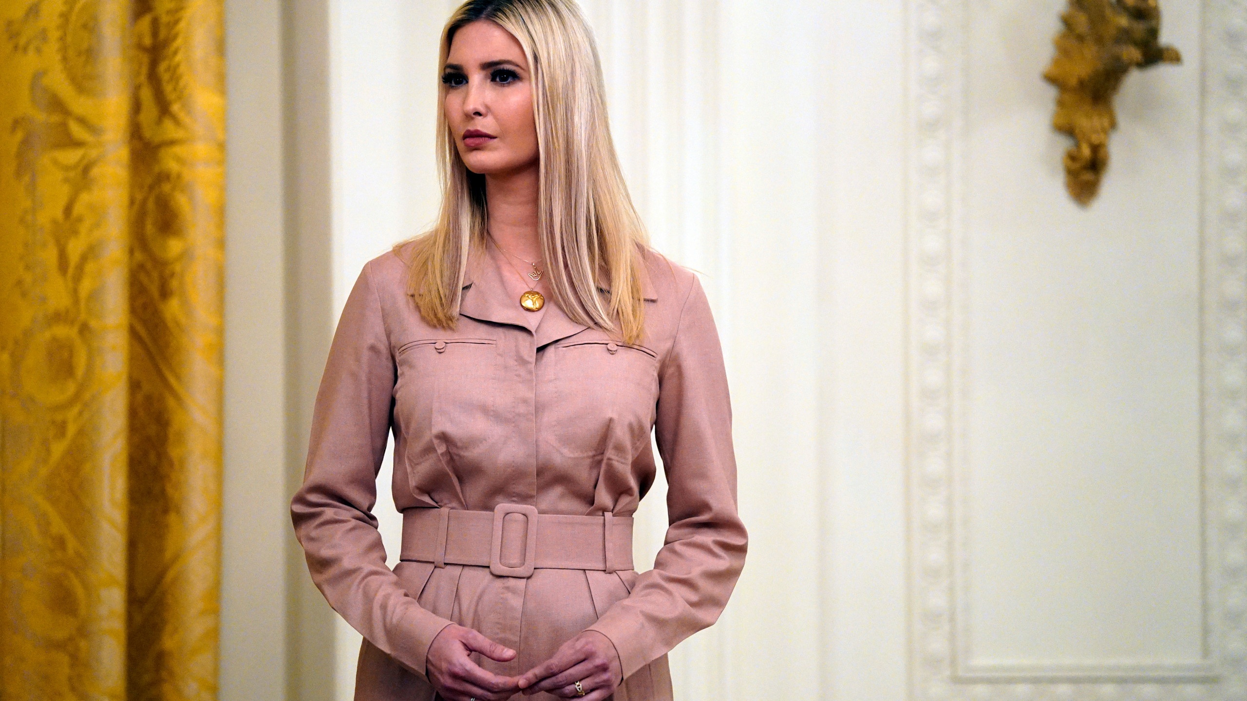 Ivanka Trump gay tranh cai anh 1