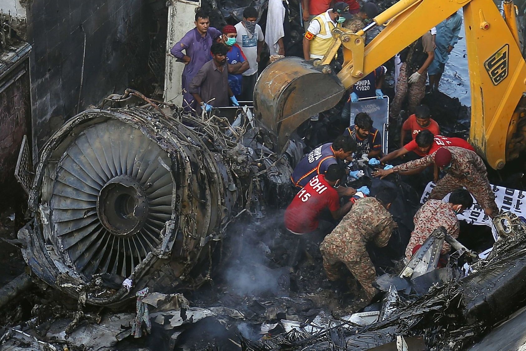 Nguoi song sot tren may bay roi o Pakistan: 'Toi thay lua khap noi' hinh anh