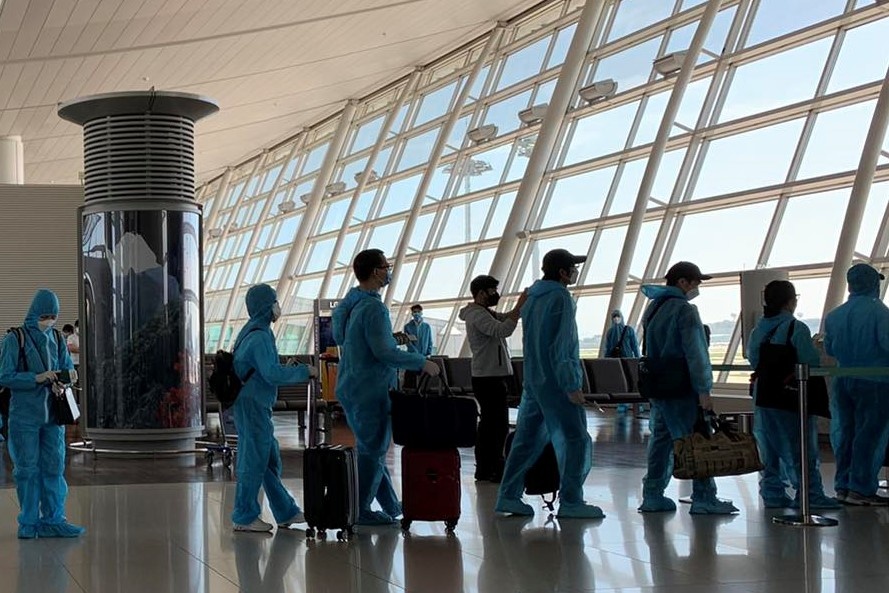 Gan 340 cong dan Viet Nam ve nuoc tu Han Quoc, ha canh o Da Nang hinh anh