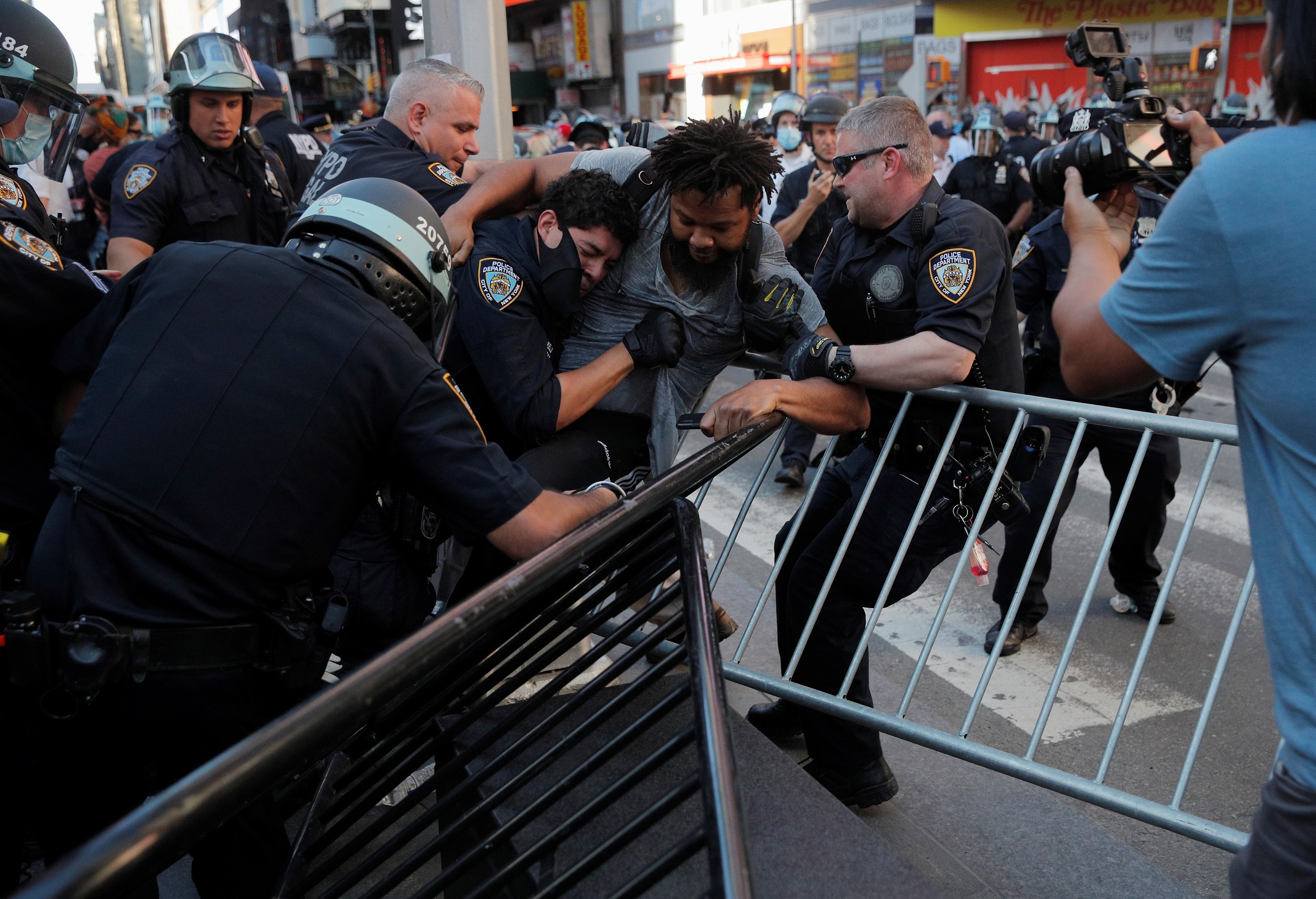 bieu tinh vi nguoi da den chet o my anh 1