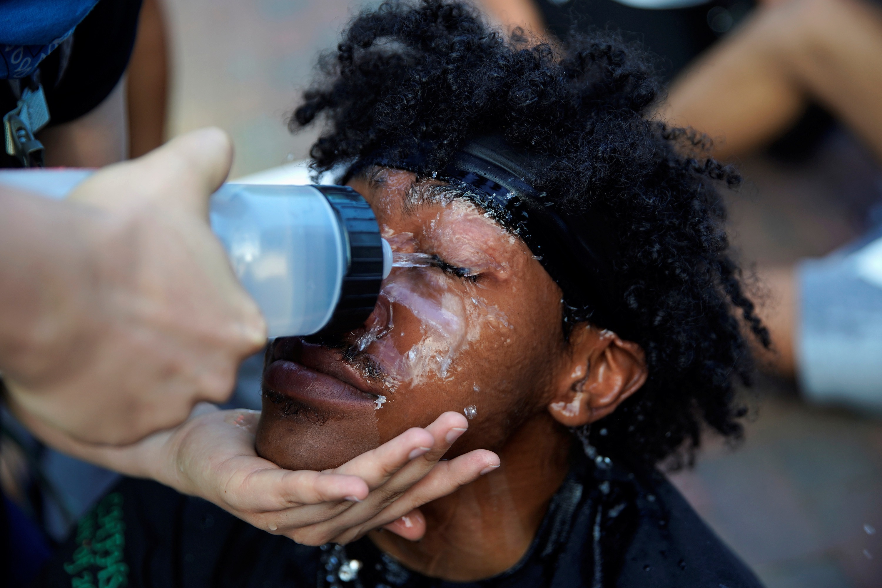 Bieu tinh lan rong hon 30 thanh pho My, nhieu noi ra lenh gioi nghiem hinh anh