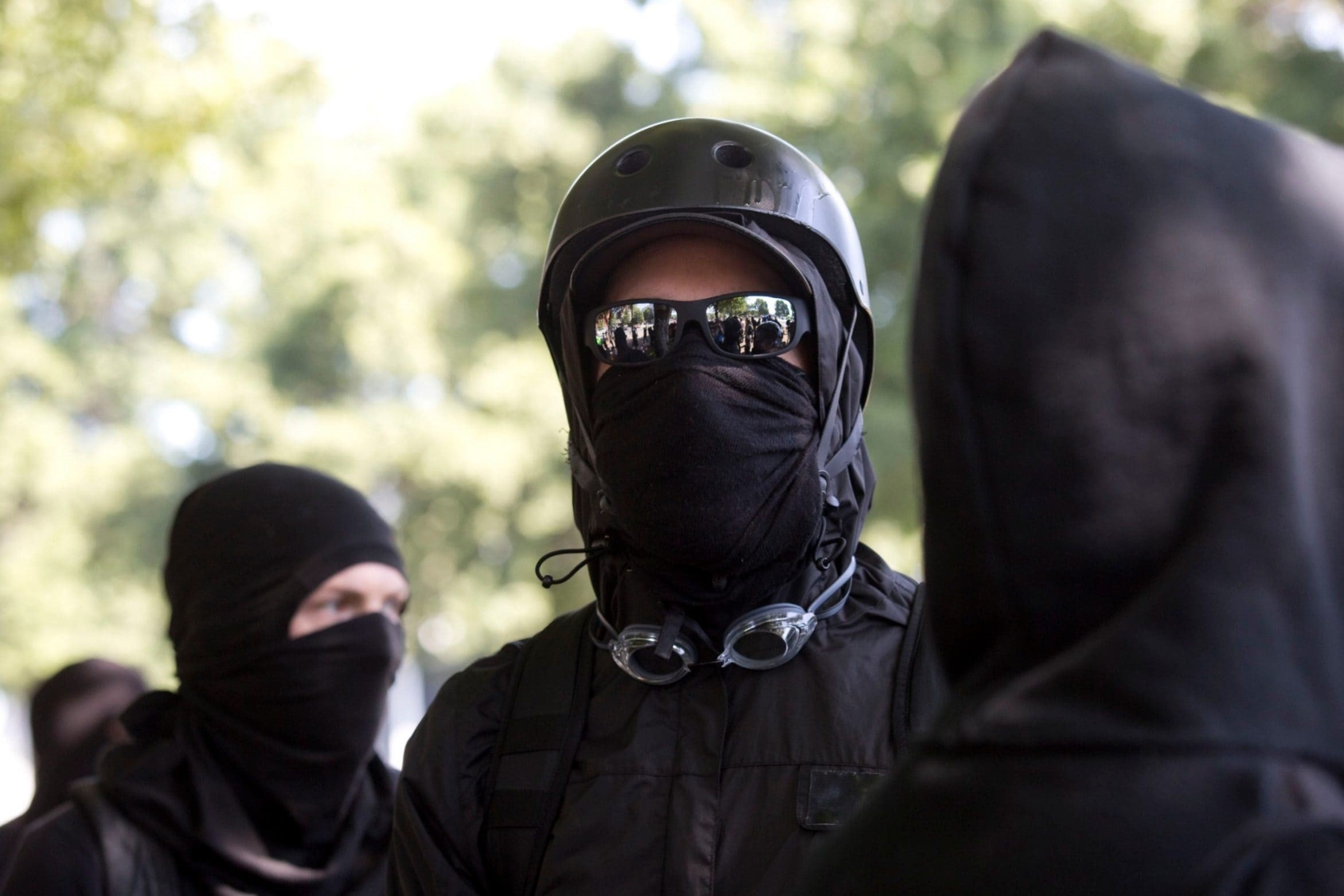 Nhung tranh cai ve phong trao Antifa vua bi dua vao danh sach khung bo hinh anh