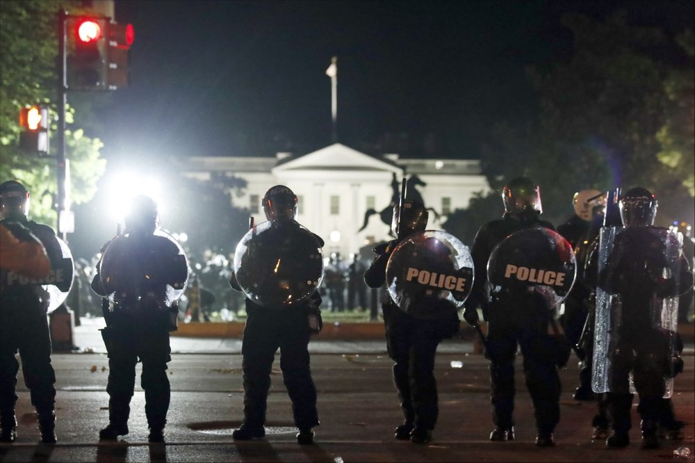 nuoc My chim trong bao loan anh 1