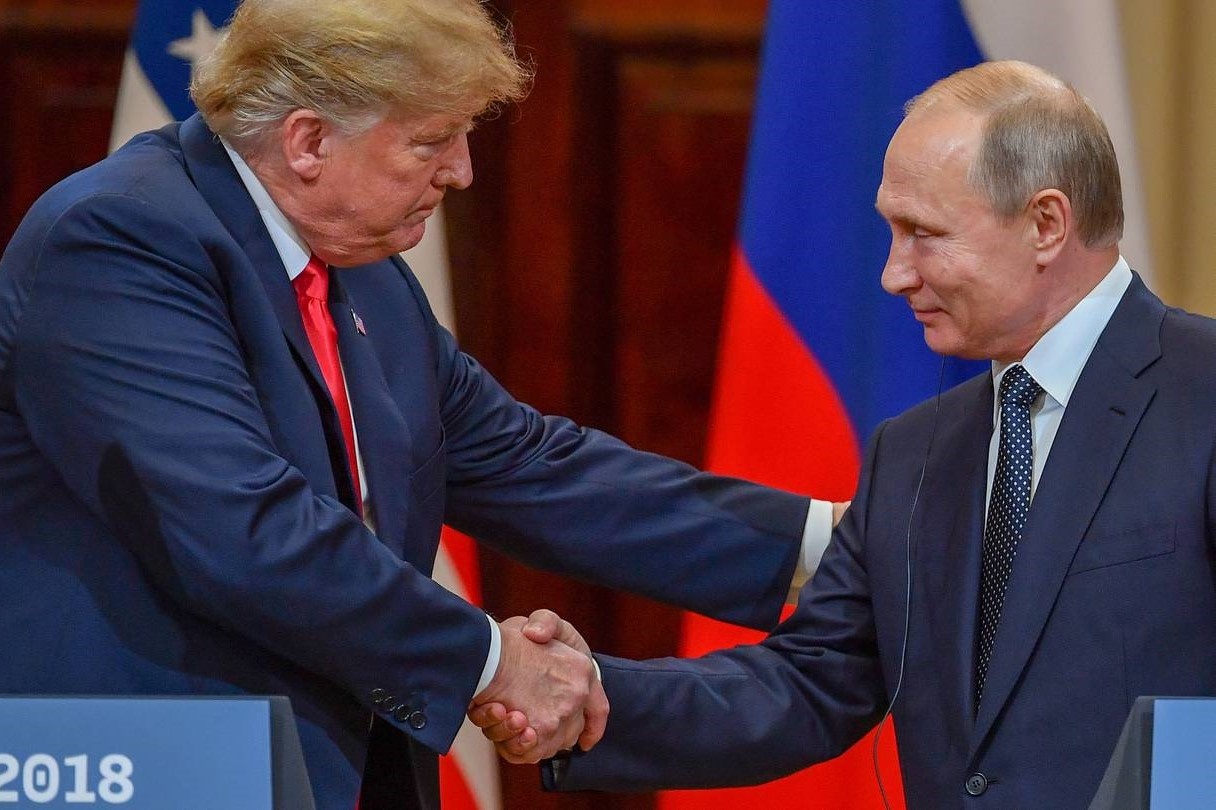 Tong thong Trump dien dam, moi Tong thong Putin hop thuong dinh G7 hinh anh