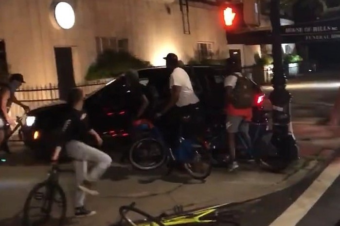 Oto lao thang vao nguoi bieu tinh tai New York hinh anh