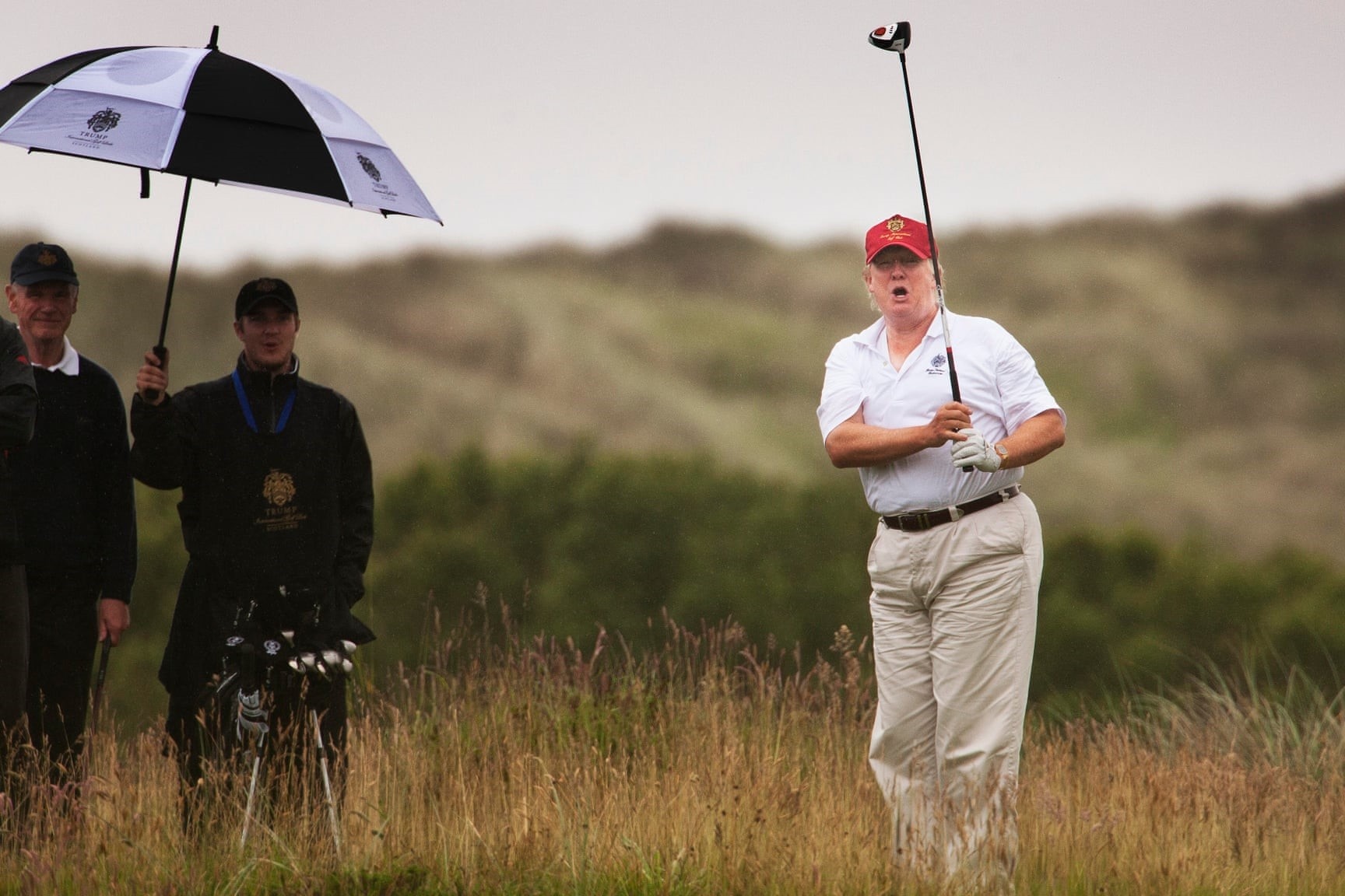 San golf cua ong Trump huong hon 1 trieu USD tu goi giai cuu Covid-19 hinh anh