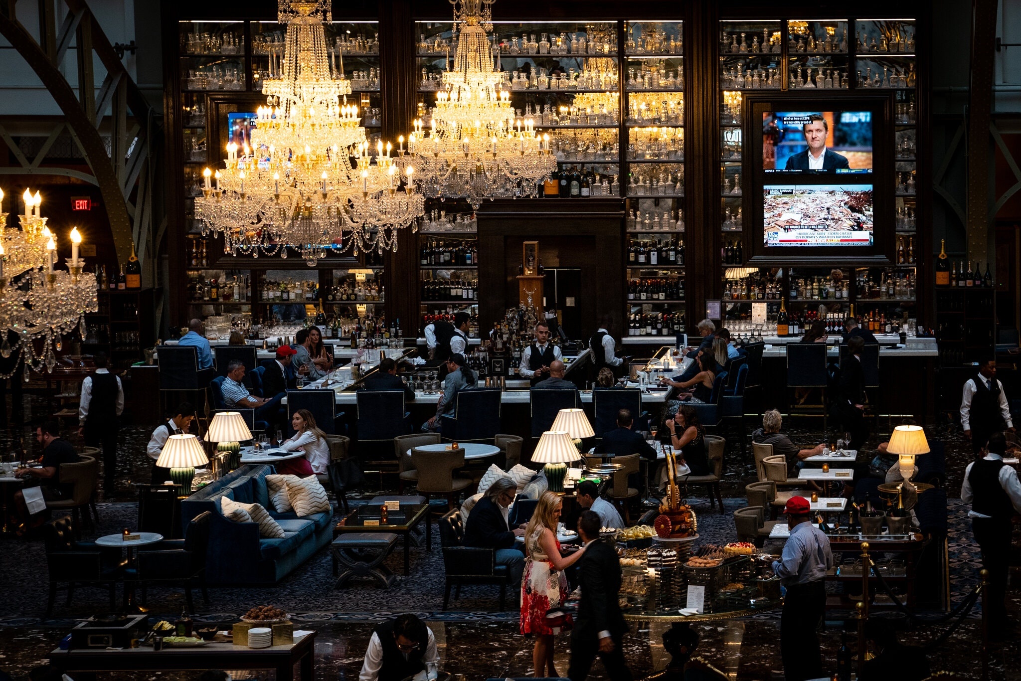 Khach san cua ong Trump thanh tam diem dieu tra anh 2