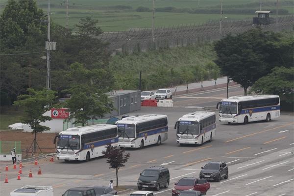 No lon o bien gioi lien Trieu anh 2