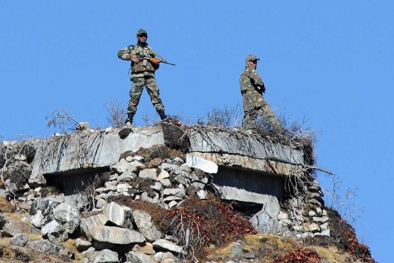 Dung do dam mau nhat o bien gioi An - Trung sau nua the ky hinh anh