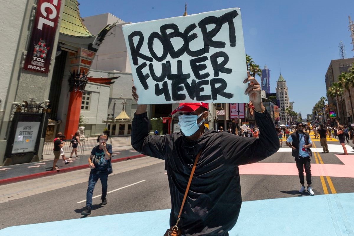 Em trai cua nguoi da den treo co tren cay bi canh sat ban chet o My hinh anh