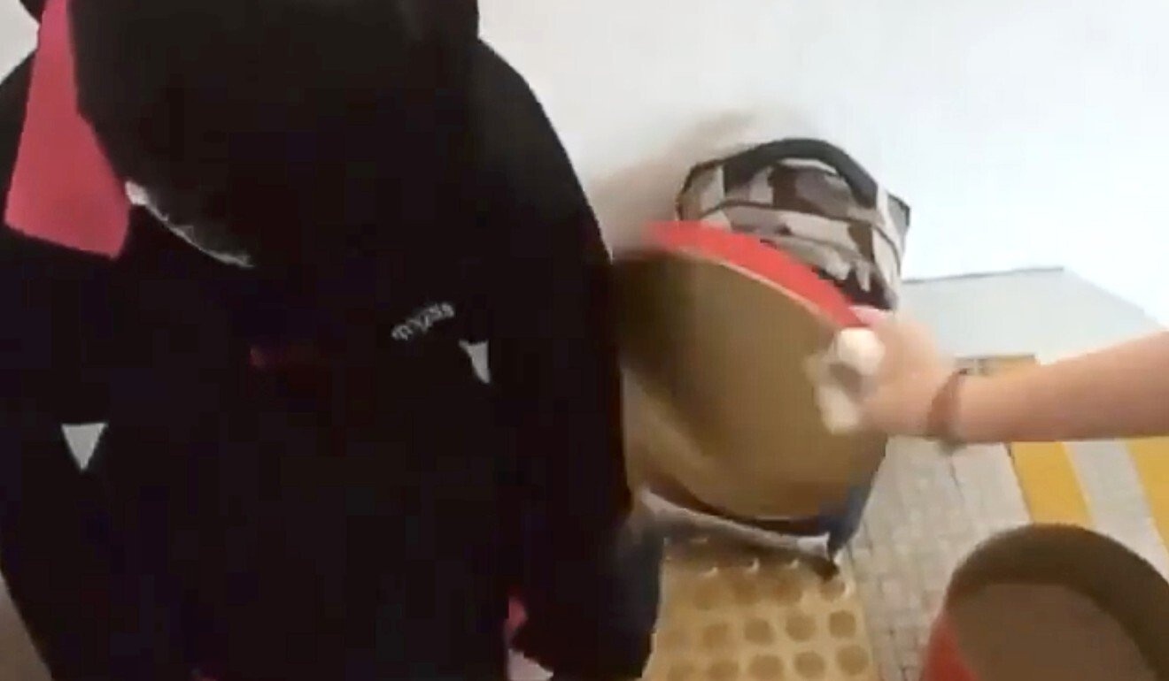 nu sinh bi danh va ep an cat anh 1