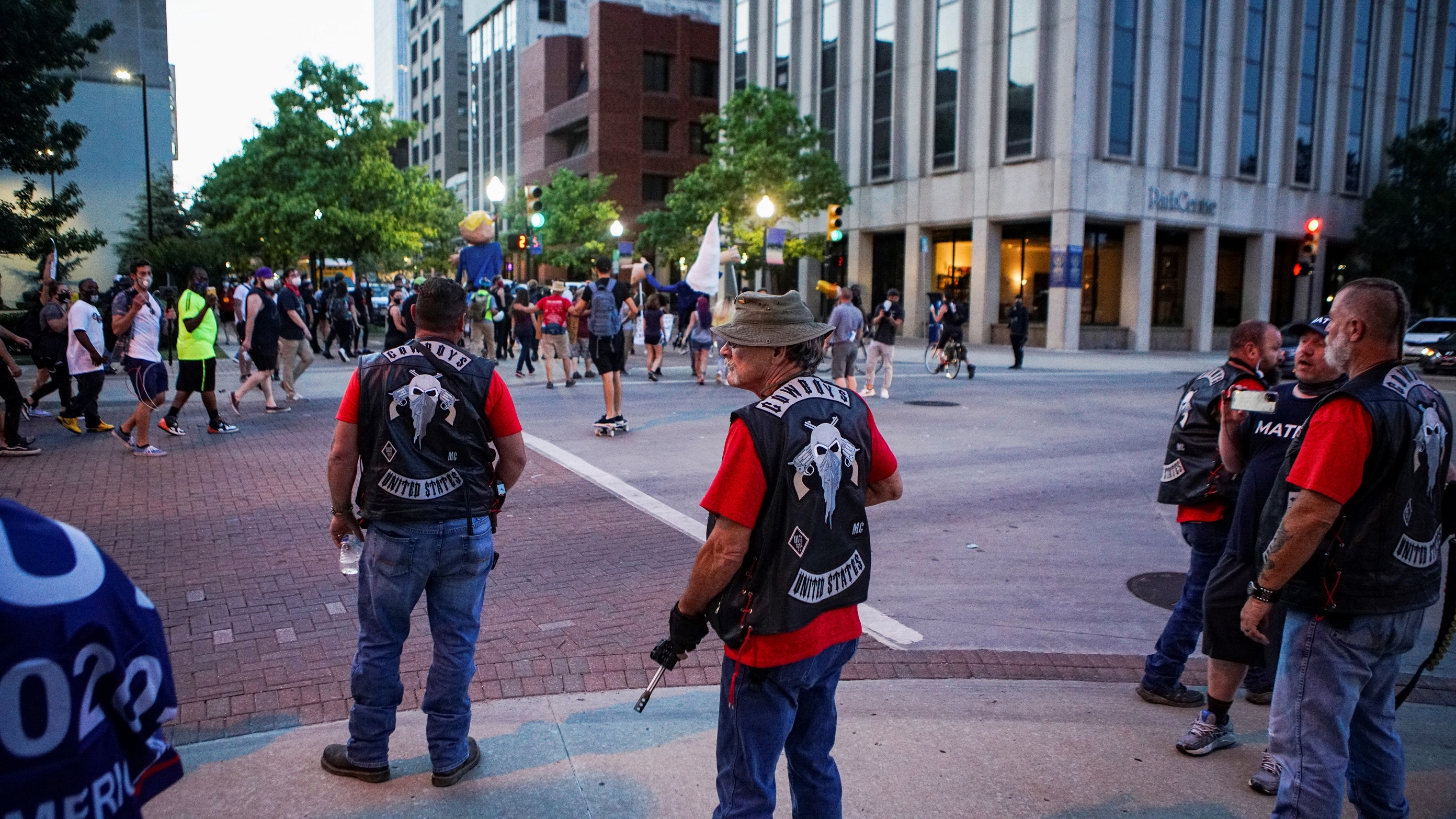 Trump noi gian anh 6