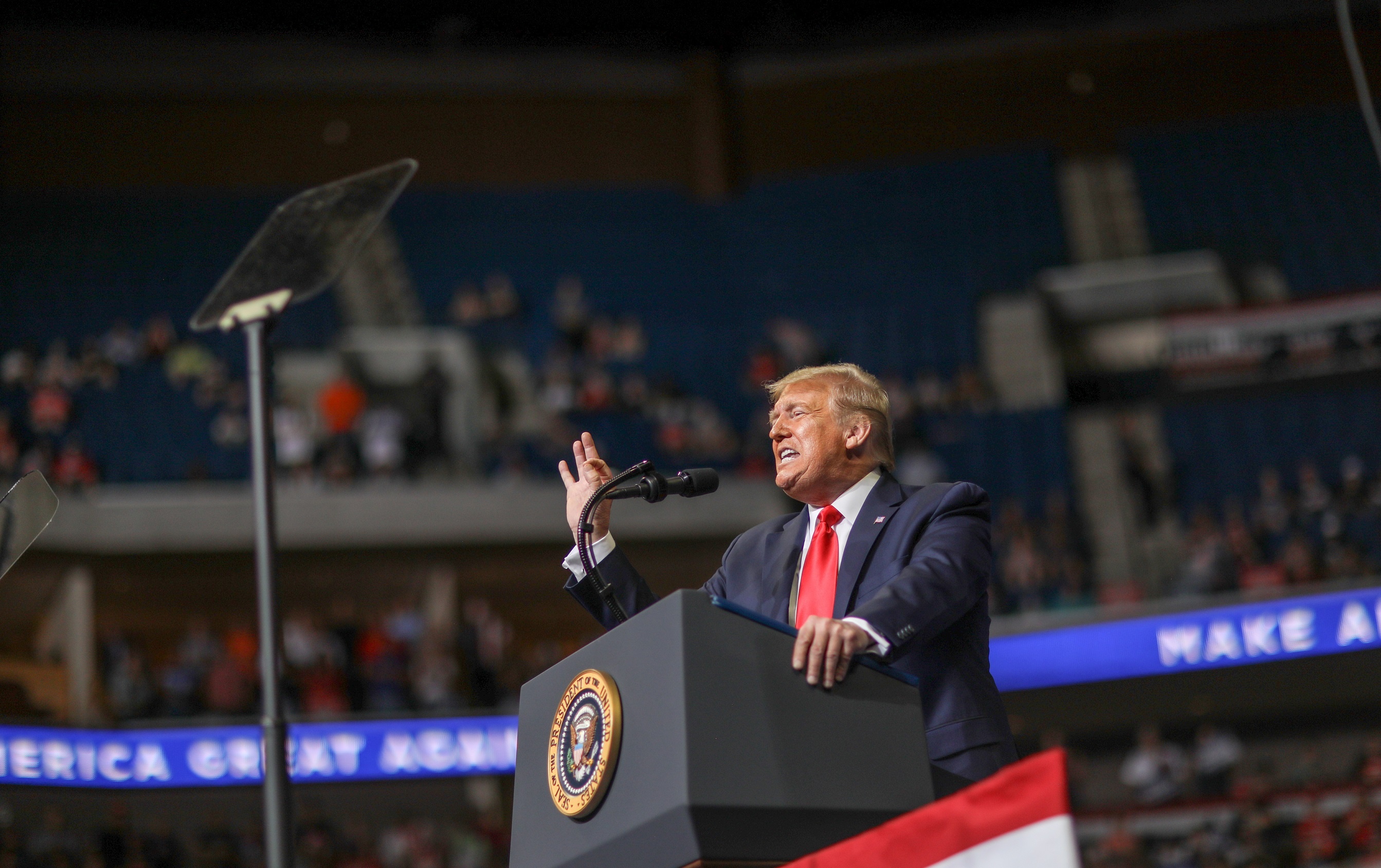 Trump noi gian anh 4