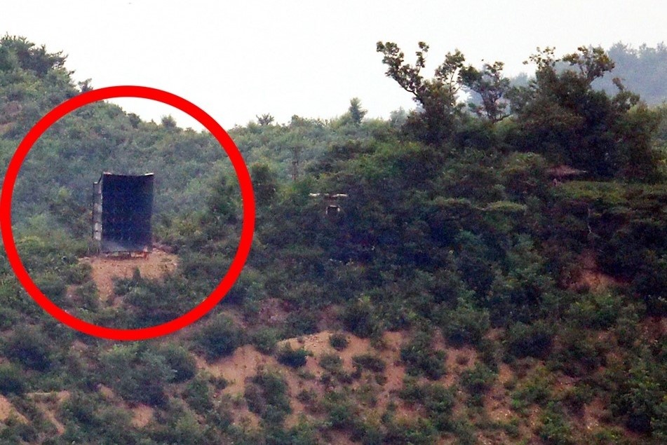 Loa phong thanh Trieu Tien bien mat bat ngo sau 1 ngay hinh anh