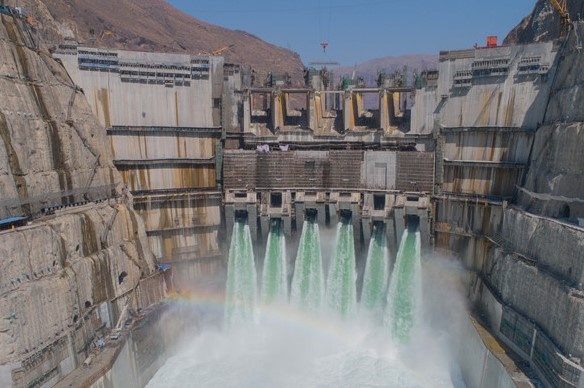 Trung Quoc chay thu sieu dap thuy dien lon hon ca dap Tam Hiep hinh anh