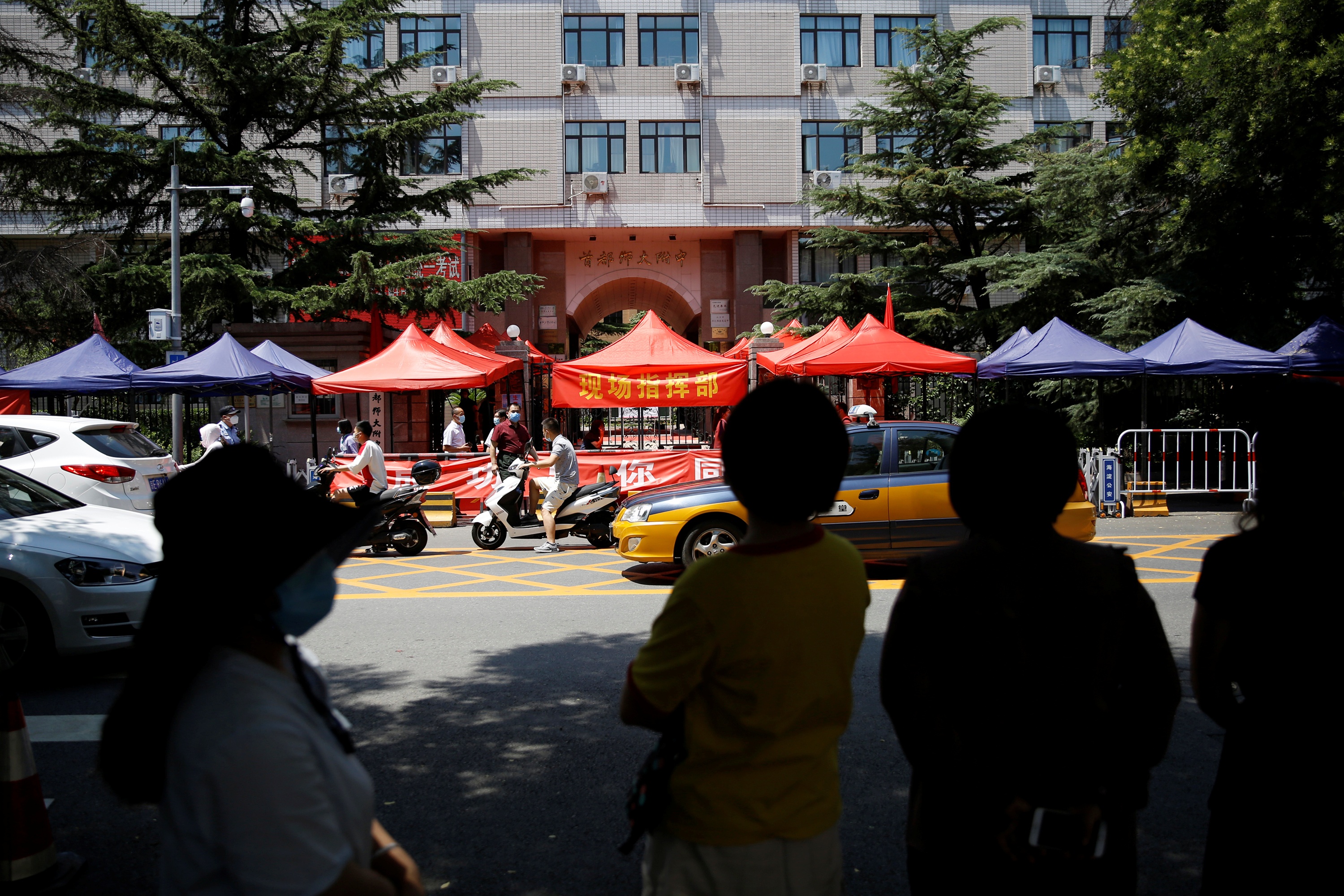 thi sinh TQ bat dau thi dai hoc anh 8