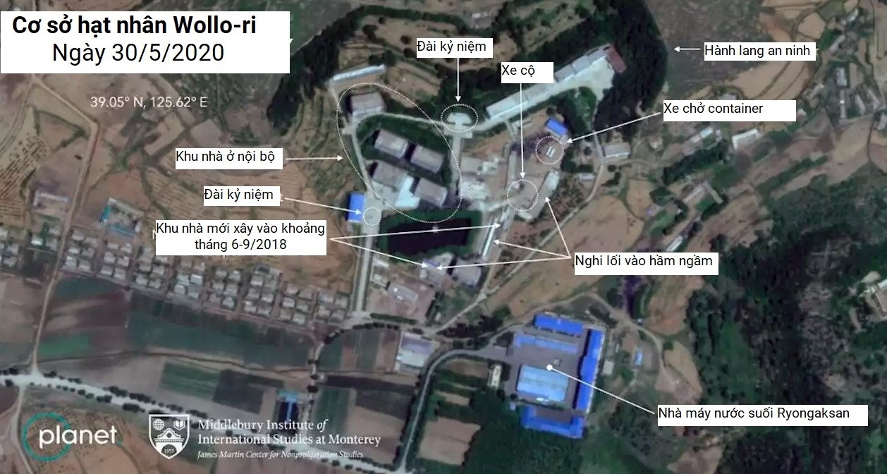 Anh ve tinh he lo nha may bi an ben suon doi o Wollo-ri cua Trieu Tien hinh anh