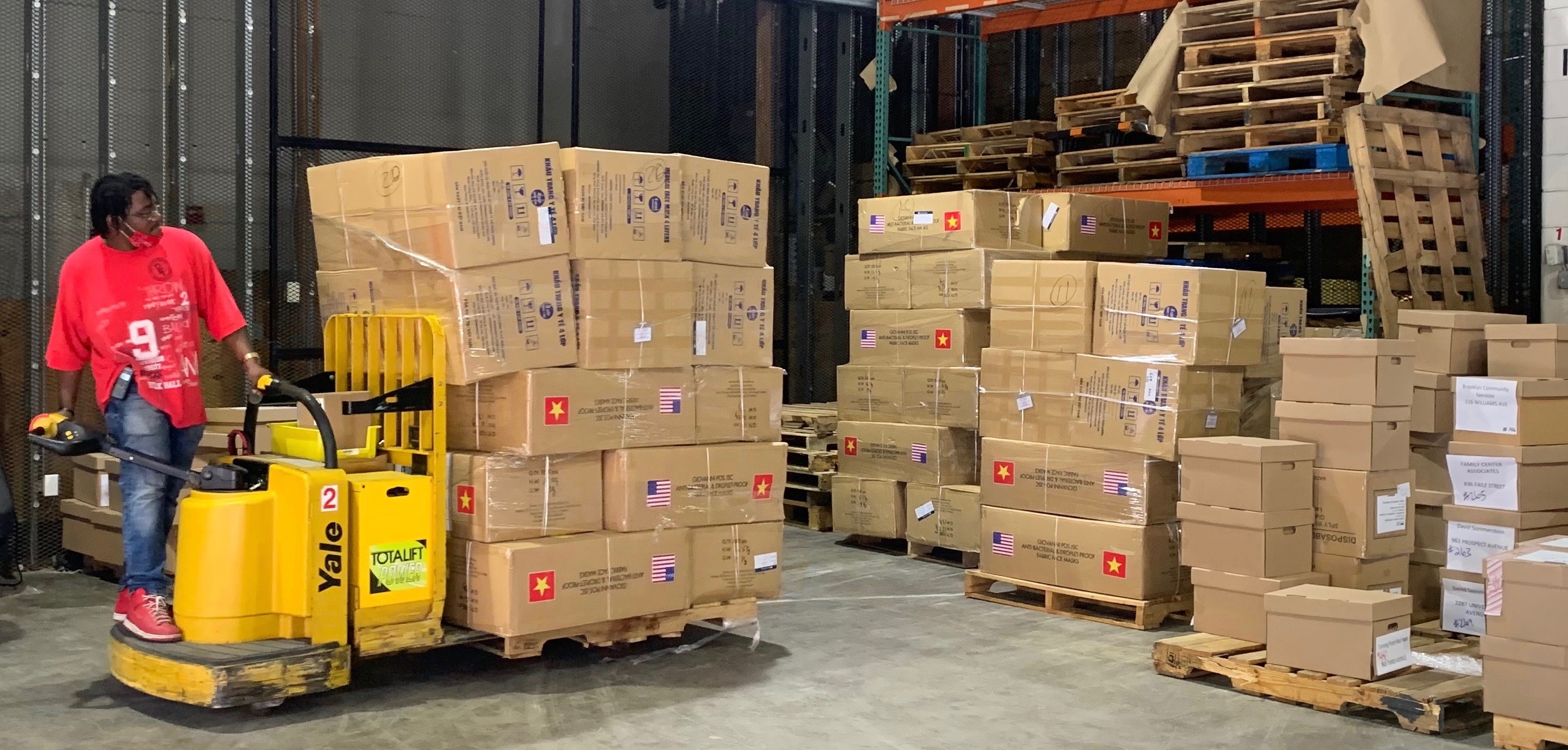 2 tan khau trang qua tang anh 2