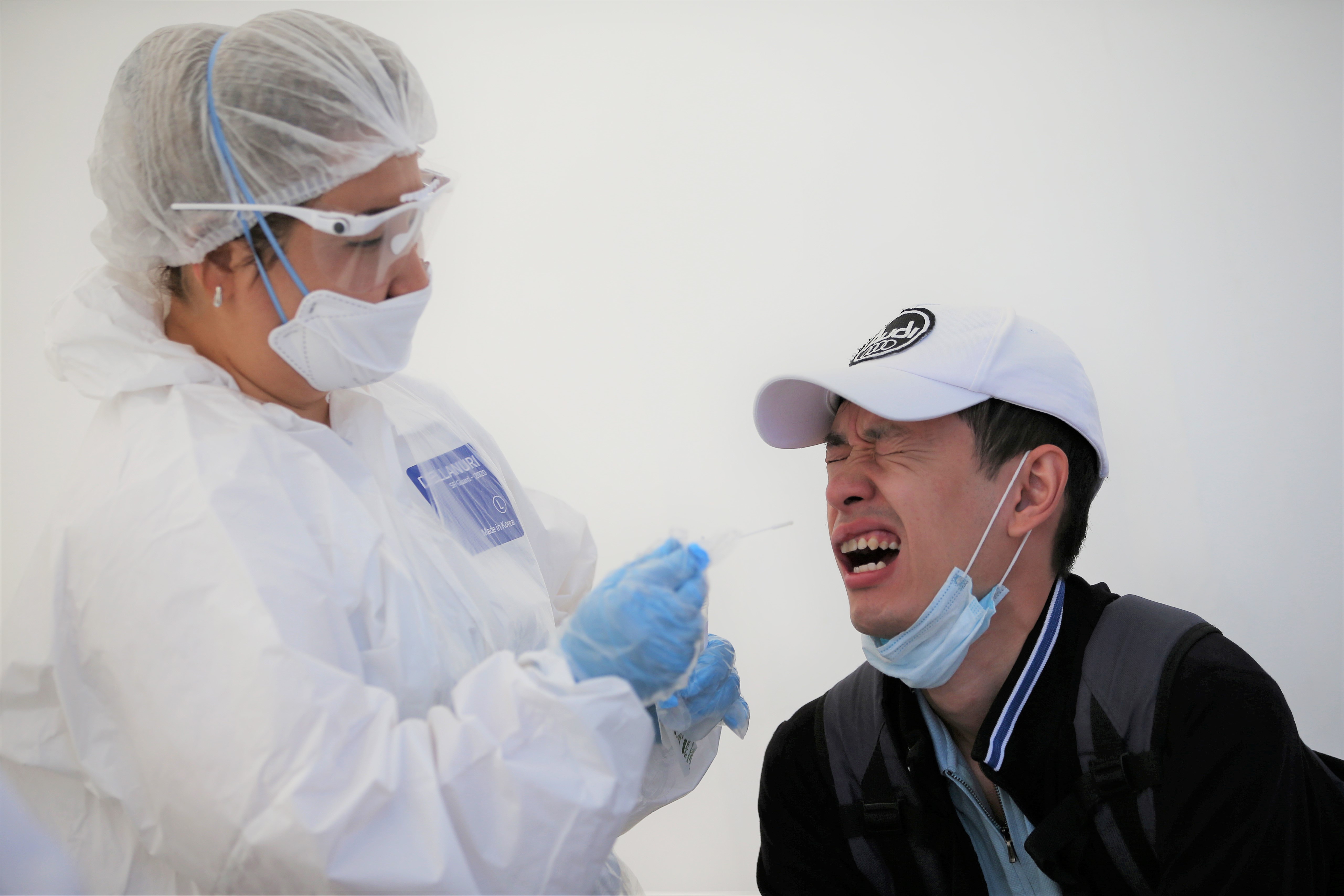 TQ canh bao dich chet choc hon Covid-19, Kazakhstan noi do la tin gia hinh anh