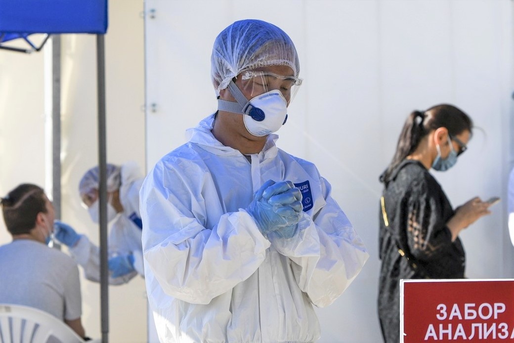 TQ xoa diu Kazakhstan sau canh bao sai ve 'viem phoi la' hinh anh