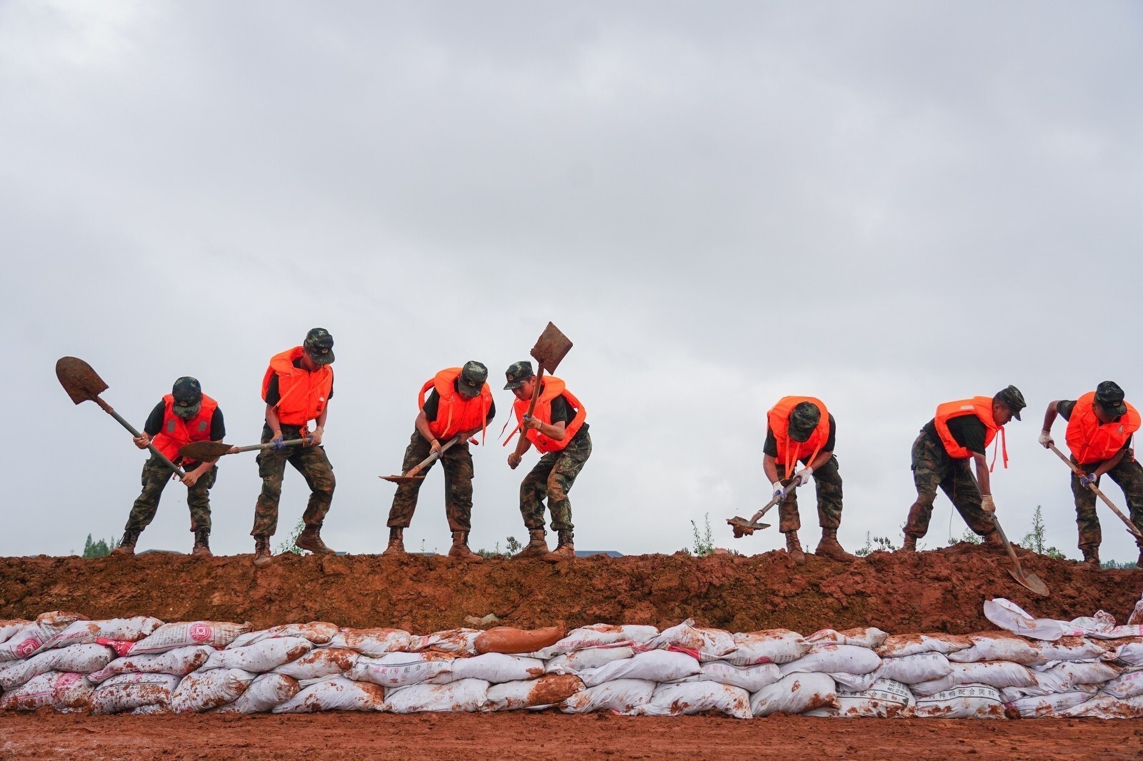 vuot dinh 'dai hong thuy' nam 1998 anh 9