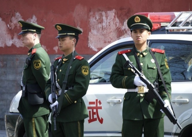 My canh bao cong dan tai Trung Quoc ve rui ro bi bat giu, truc xuat hinh anh