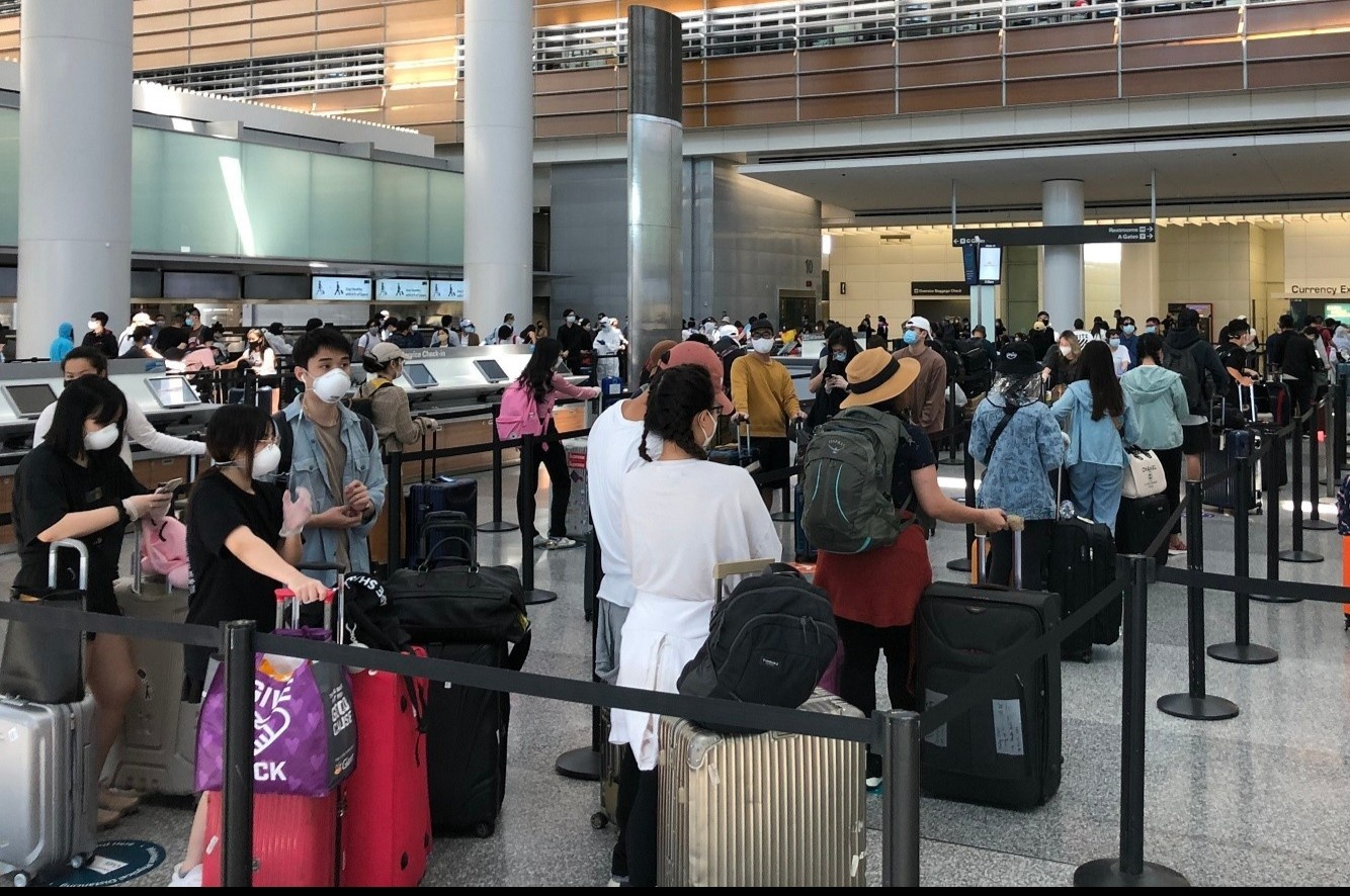 Hanh khach cao tuoi qua doi tren chuyen bay dua nguoi Viet ve tu My hinh anh