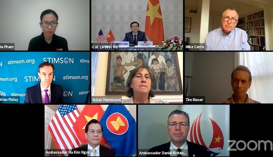 Hop tac Viet - My ve khac phuc hau qua chien tranh anh 1