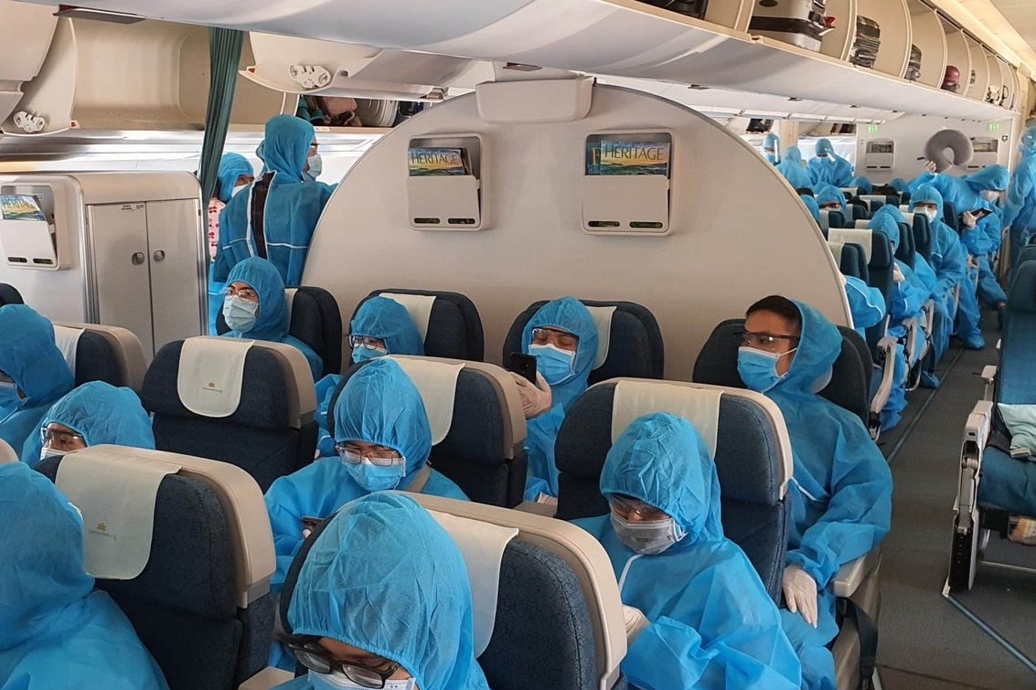 Dua gan 280 cong dan tro ve tu 11 nuoc chau Au hinh anh