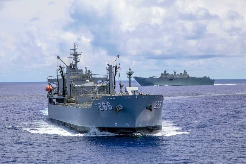 Tau chien Australia cham tran hai quan Trung Quoc tren Bien Dong hinh anh