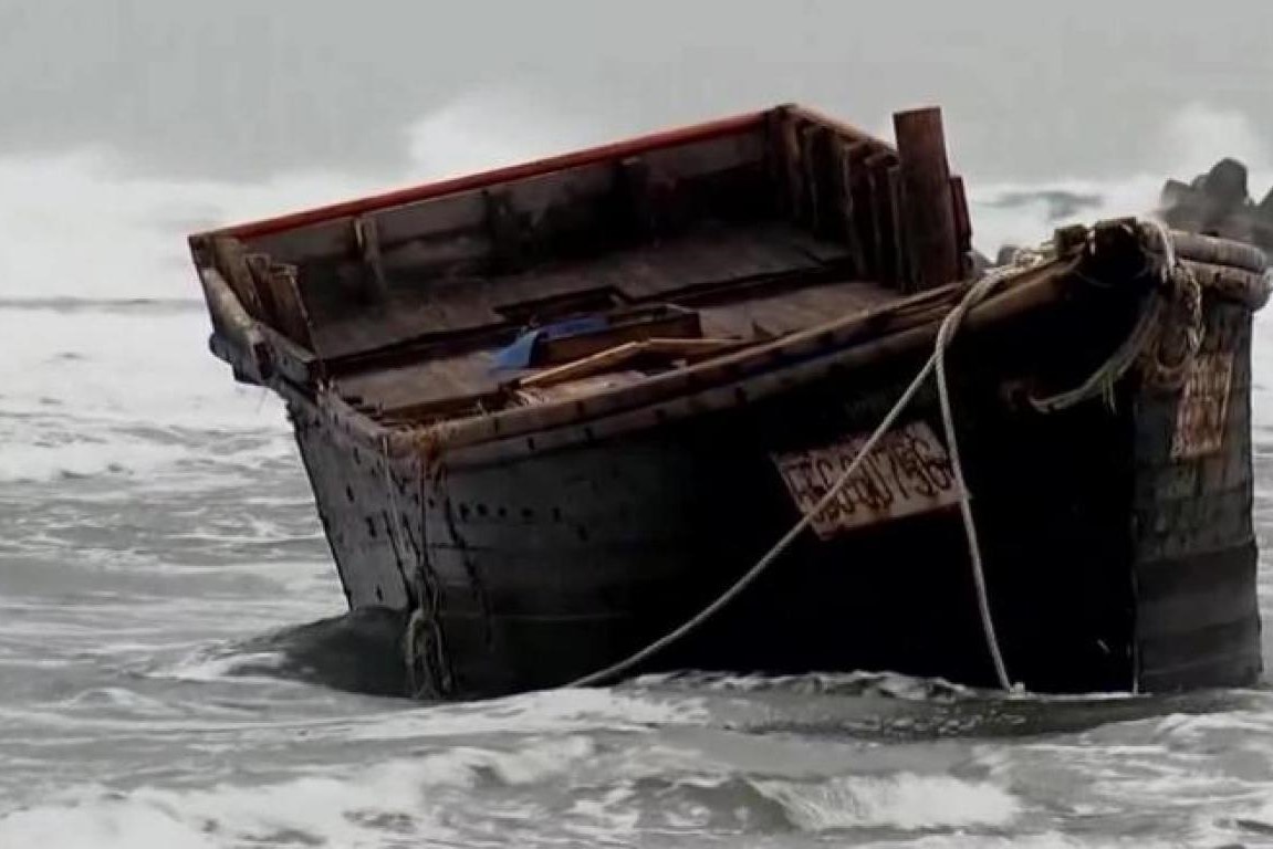 Tau ma den tu Trieu Tien - cai gia cua doi tau ca den TQ san muc bay hinh anh