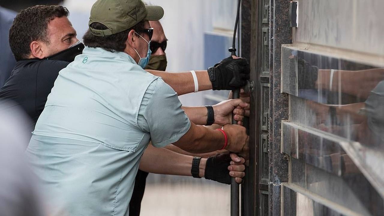 My giang don trung phat dong loat len Trung Quoc hinh anh