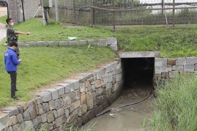 Tuong 2 sao Han Quoc mat chuc vi de lot nguoi chay qua Trieu Tien hinh anh