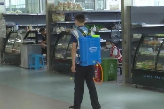 Bac Kinh mo lai cho tung la 'o dich' Covid-19 anh 1