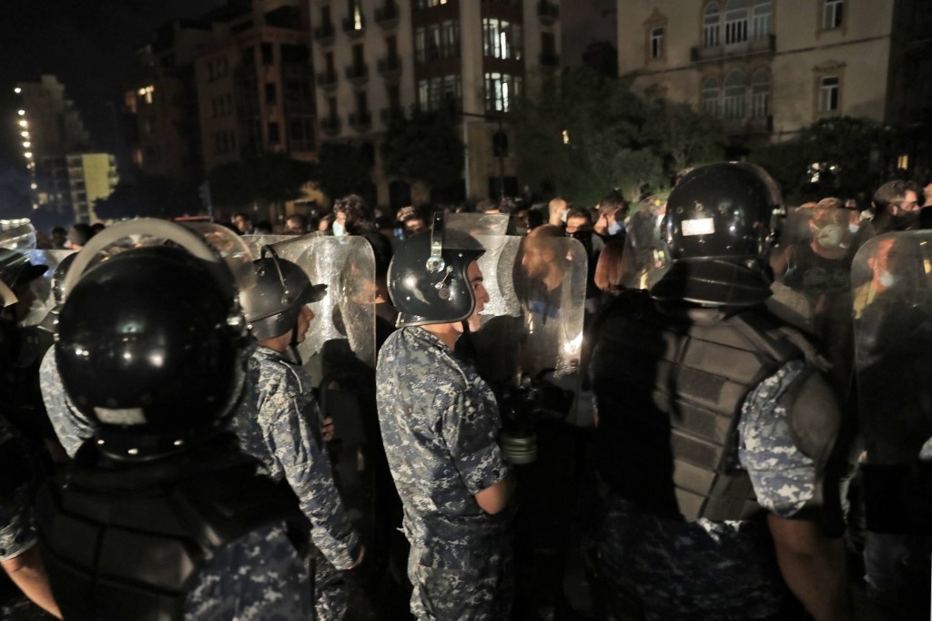 Bieu tinh rung chuyen Beirut anh 2