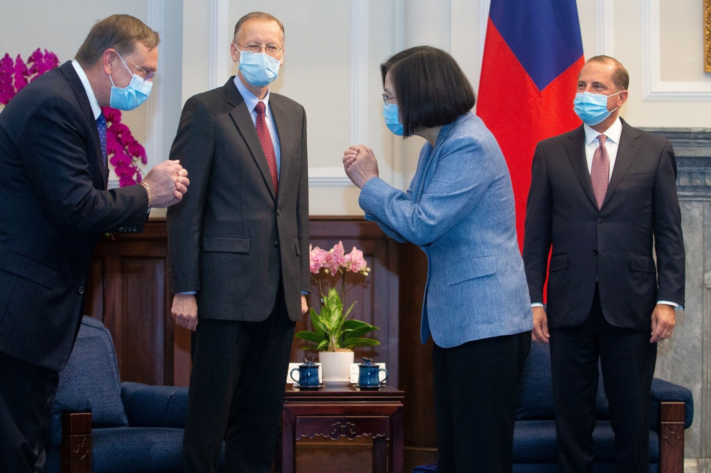 Washington thay doi chien luoc khi bo truong My den tham Dai Loan hinh anh