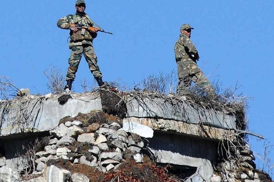 Linh An, Trung ban hang tram phat dan canh cao o bien gioi hinh anh