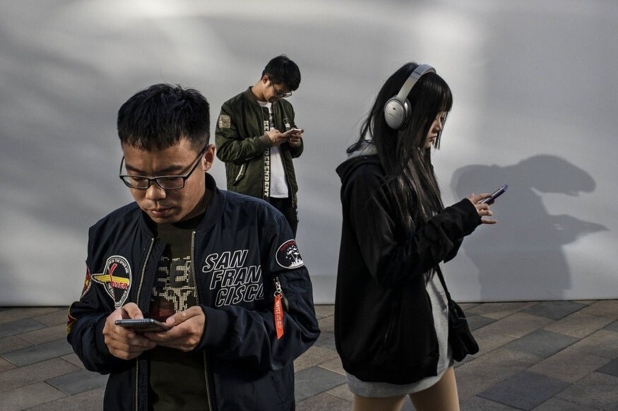 So dien thoai ngu quy 8 o Trung Quoc ban dau gia duoc 325.000 USD hinh anh