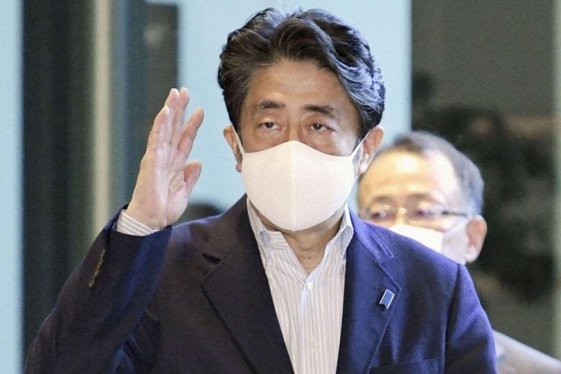 Thu tuong Abe den benh vien giua tin don suc khoe co van de hinh anh