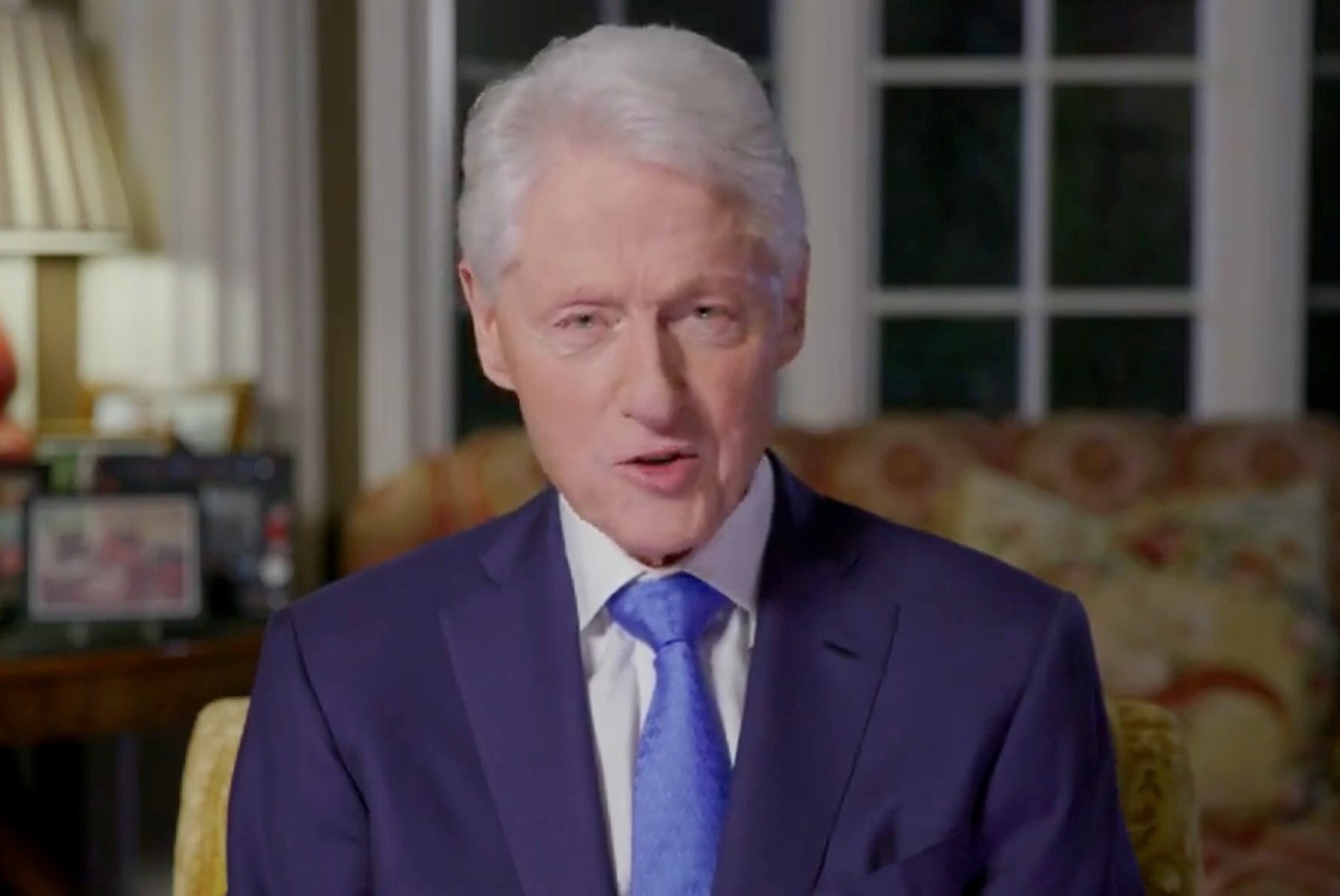 Cuu tong thong Bill Clinton: Ong Trump co mot nhiem ky hon loan hinh anh