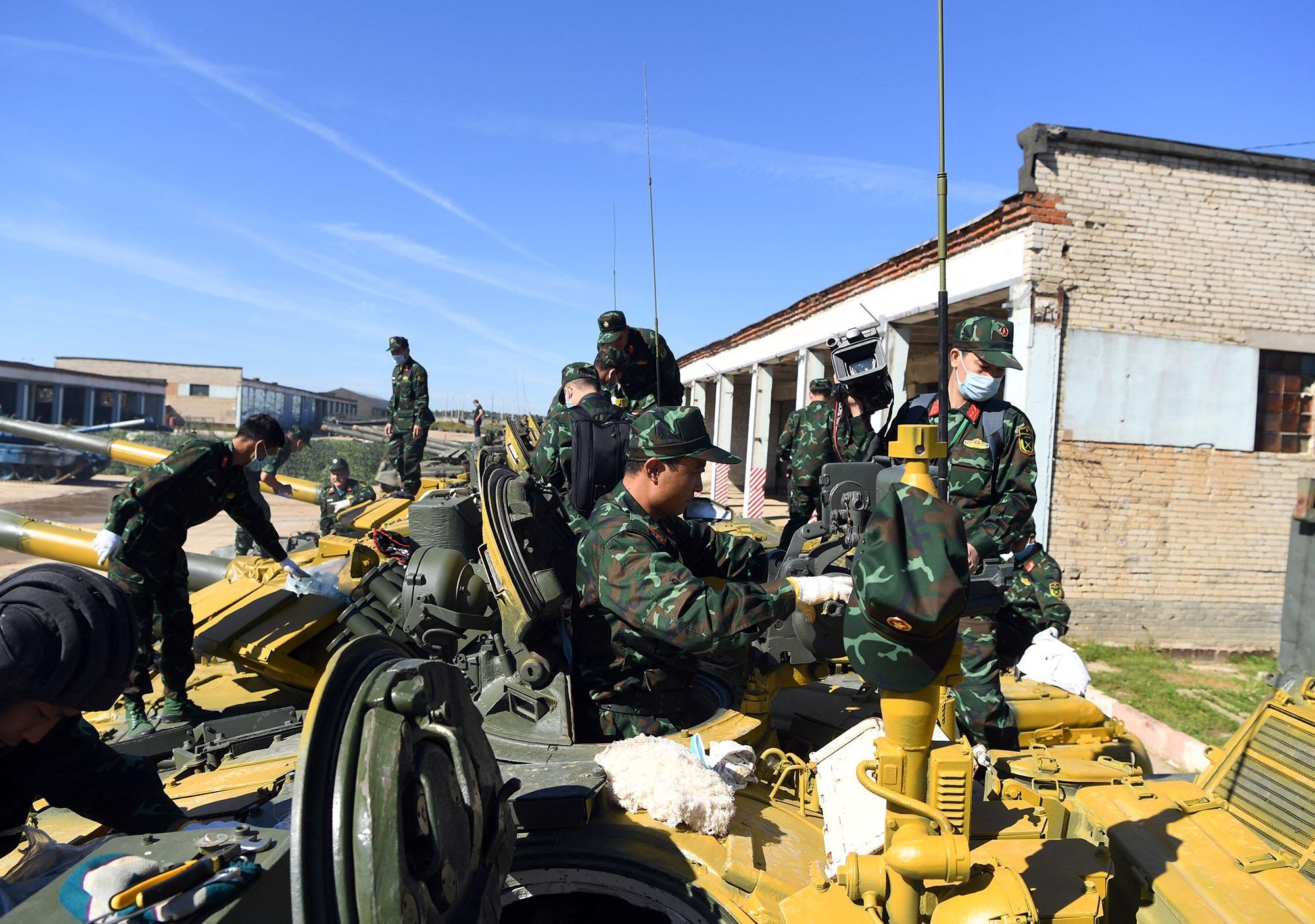 Doi tuyen Viet Nam nhan xe tang T-72B3 anh 5