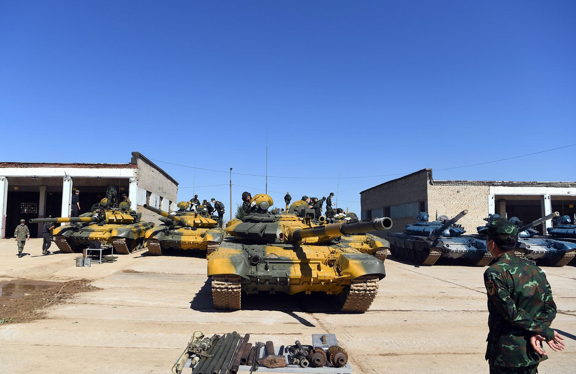 Doi tuyen Viet Nam nhan xe tang T-72B3 anh 1