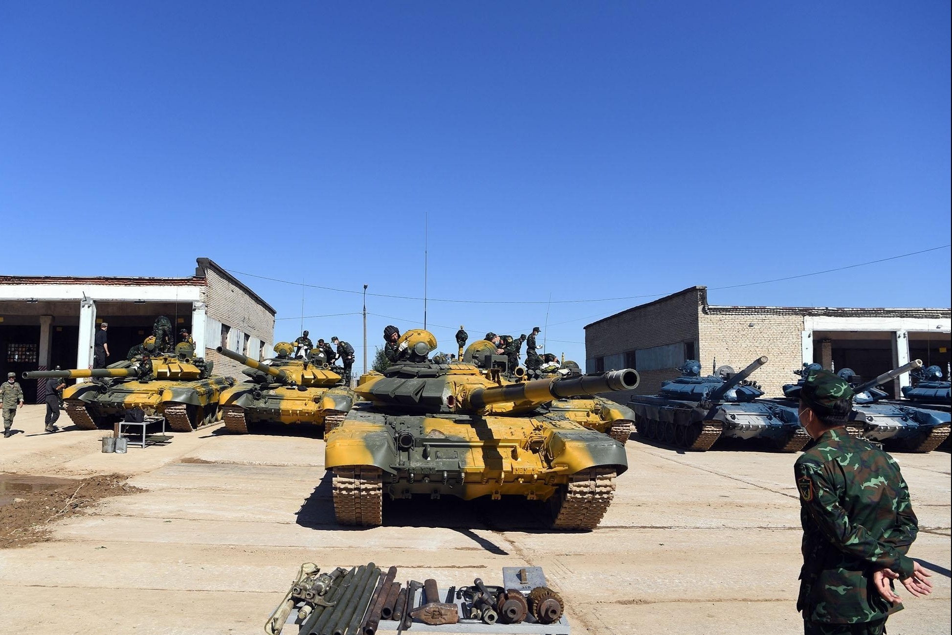 Doi tuyen Viet Nam nhan xe tang T-72B3 cho Army Games tai Nga hinh anh