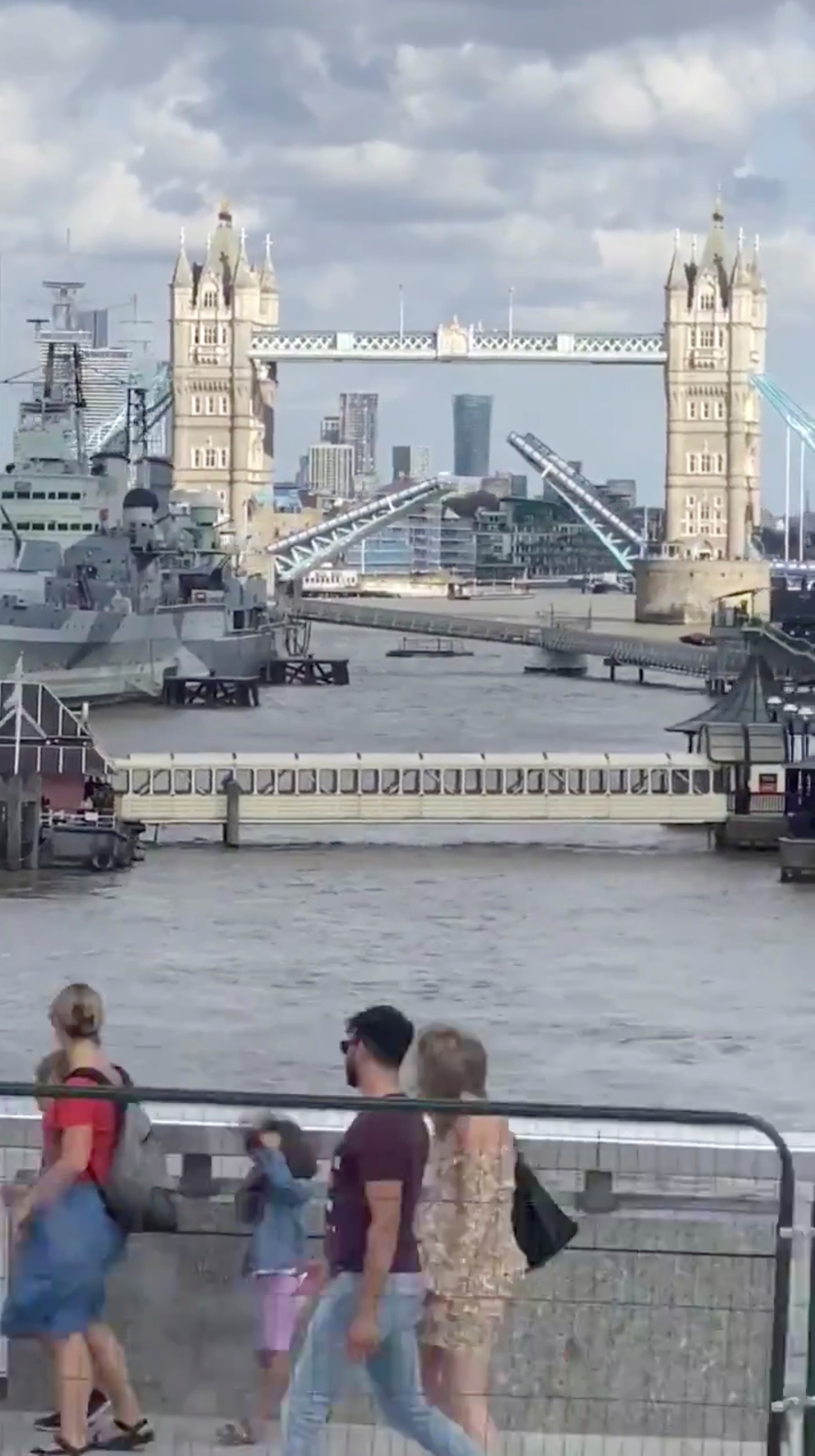 Cau Thap London ha mieng anh 2