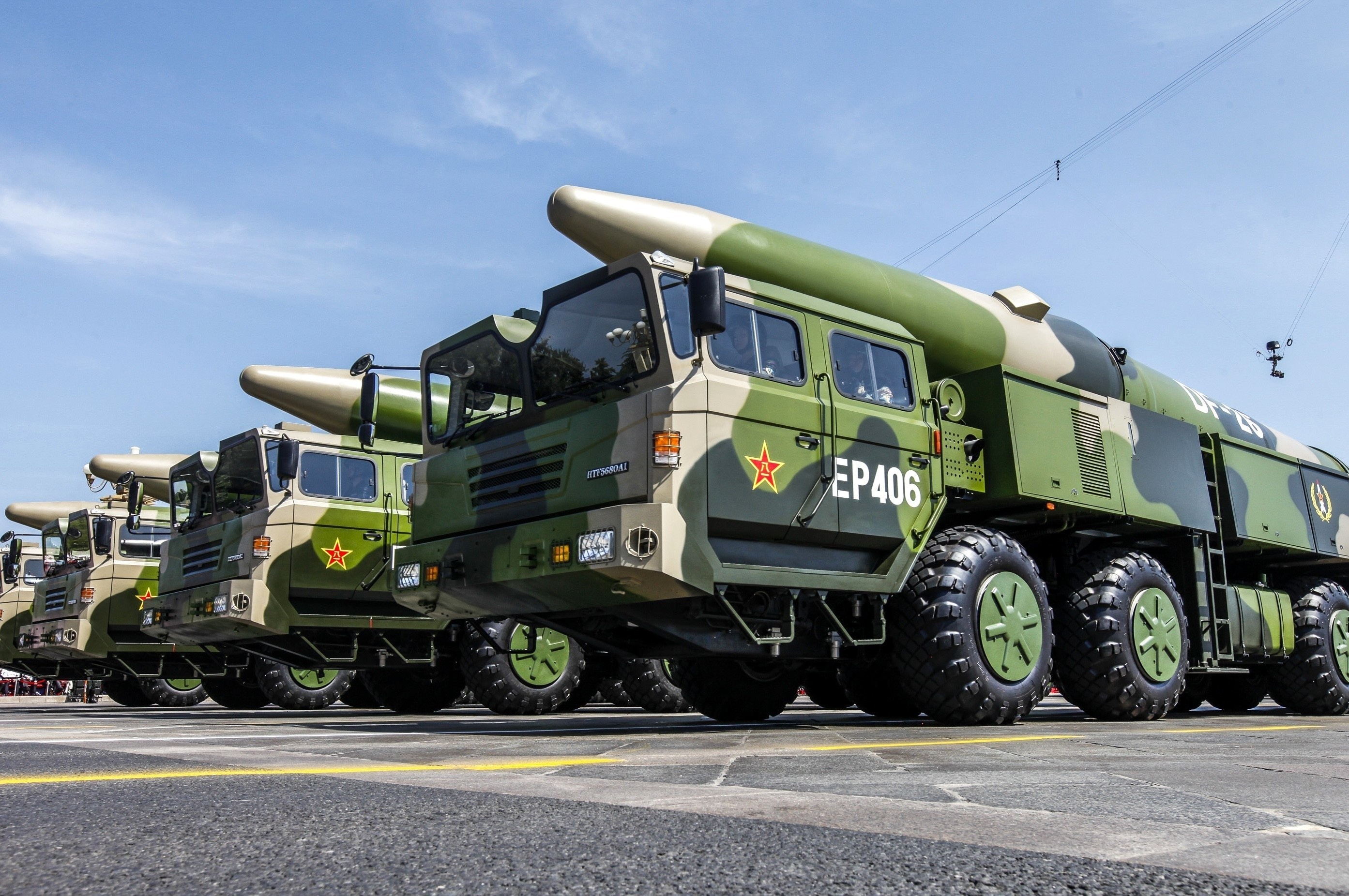 Trung Quoc phong 2 ten lua ra Bien Dong sau cang thang voi My hinh anh