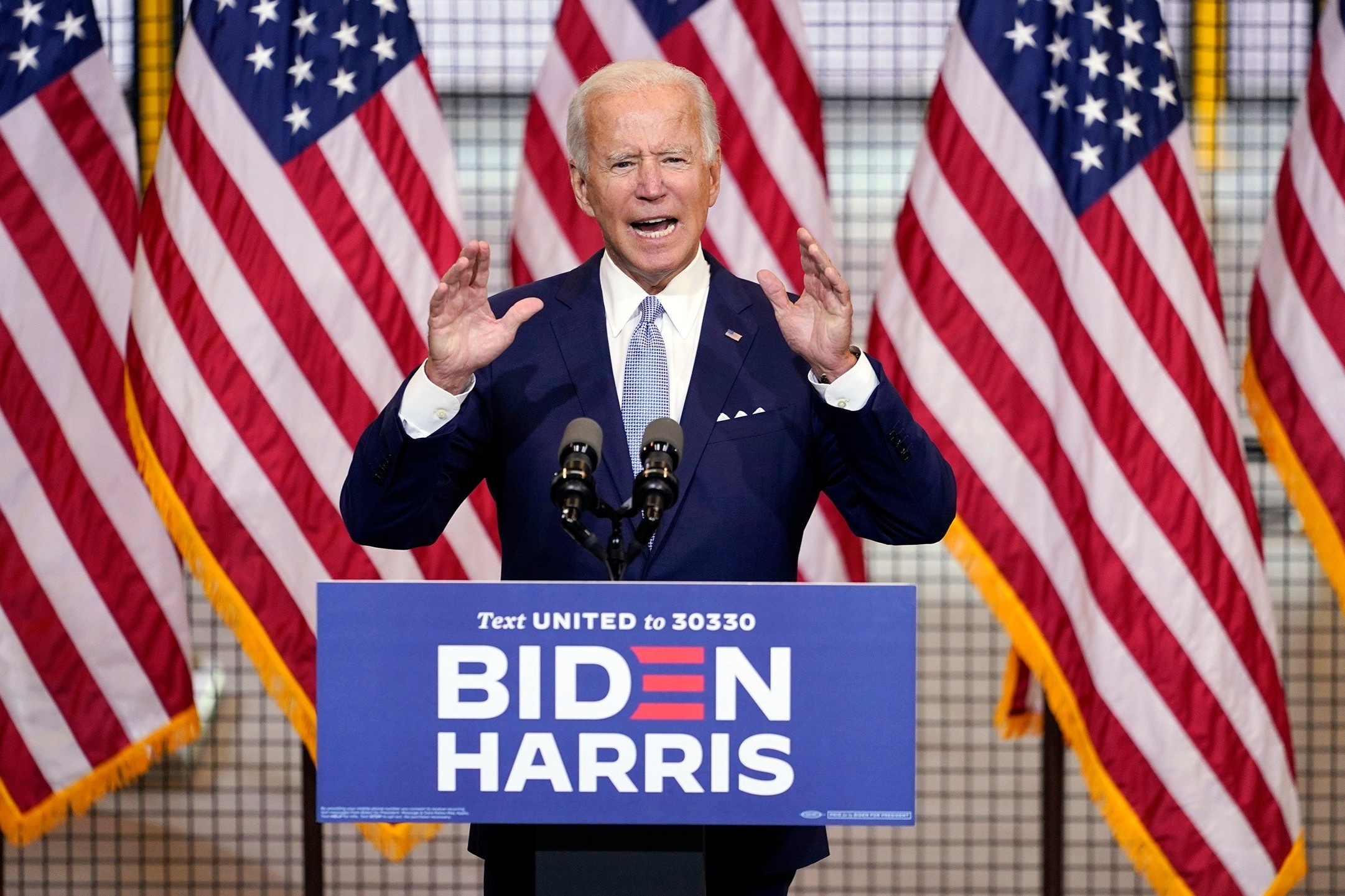 Biden: TT Trump kich dong bao luc trong nhieu nam qua hinh anh