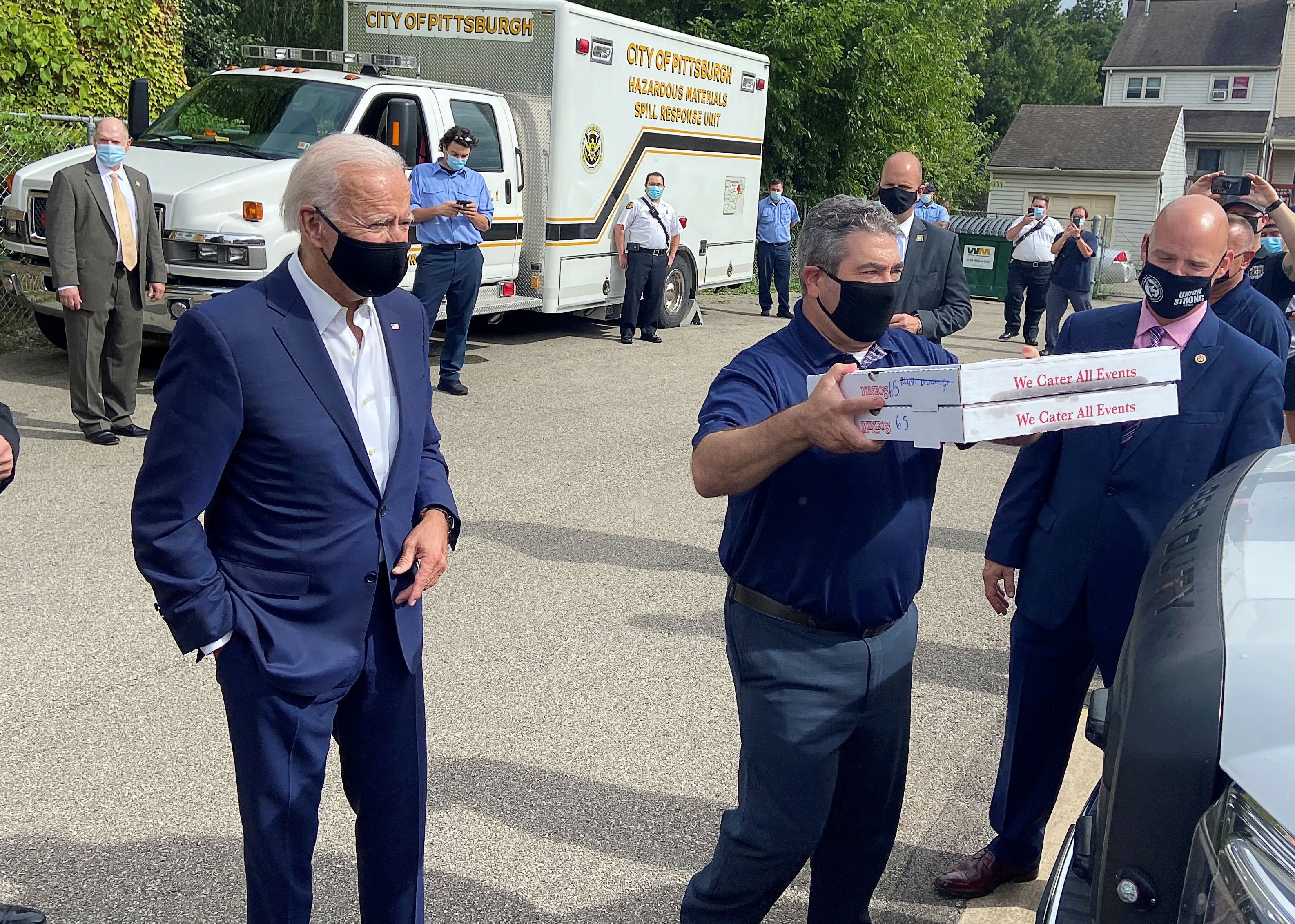 Joe Biden chi trich ong Trump anh 2