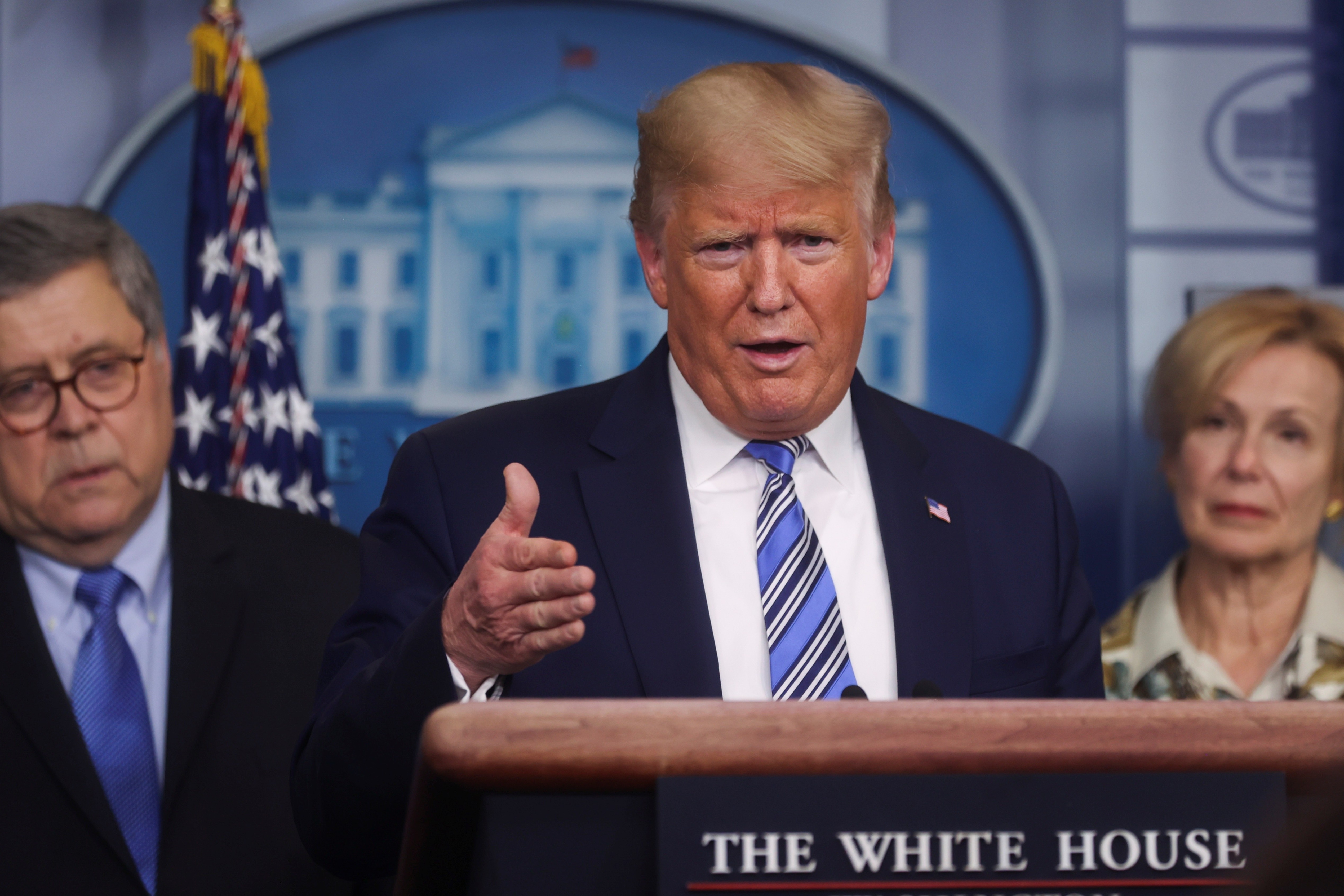 Tong thong Trump gay phan no vi keu goi cu tri bo phieu hai lan hinh anh