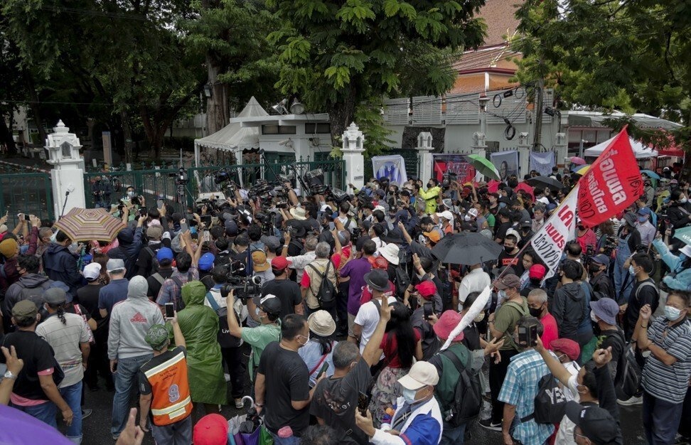 Hang chuc nghin nguoi bieu tinh o Bangkok anh 2