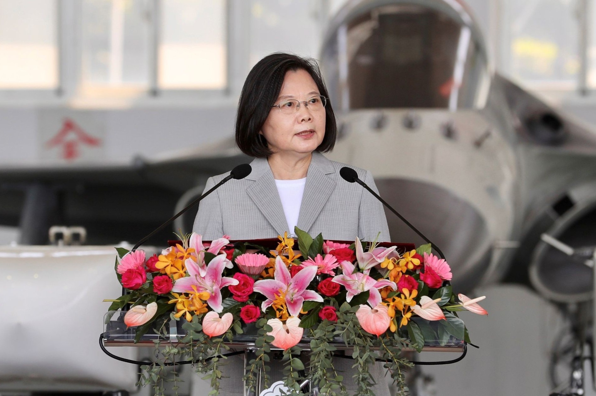 Lanh dao Dai Loan ca ngoi phi cong chan may bay Trung Quoc dai luc hinh anh